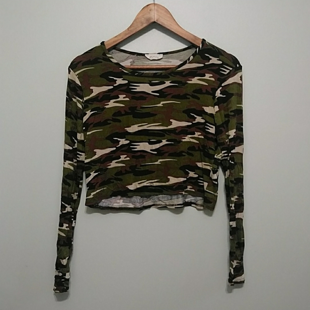 🌻4/30🌻Pinc camo crop top
